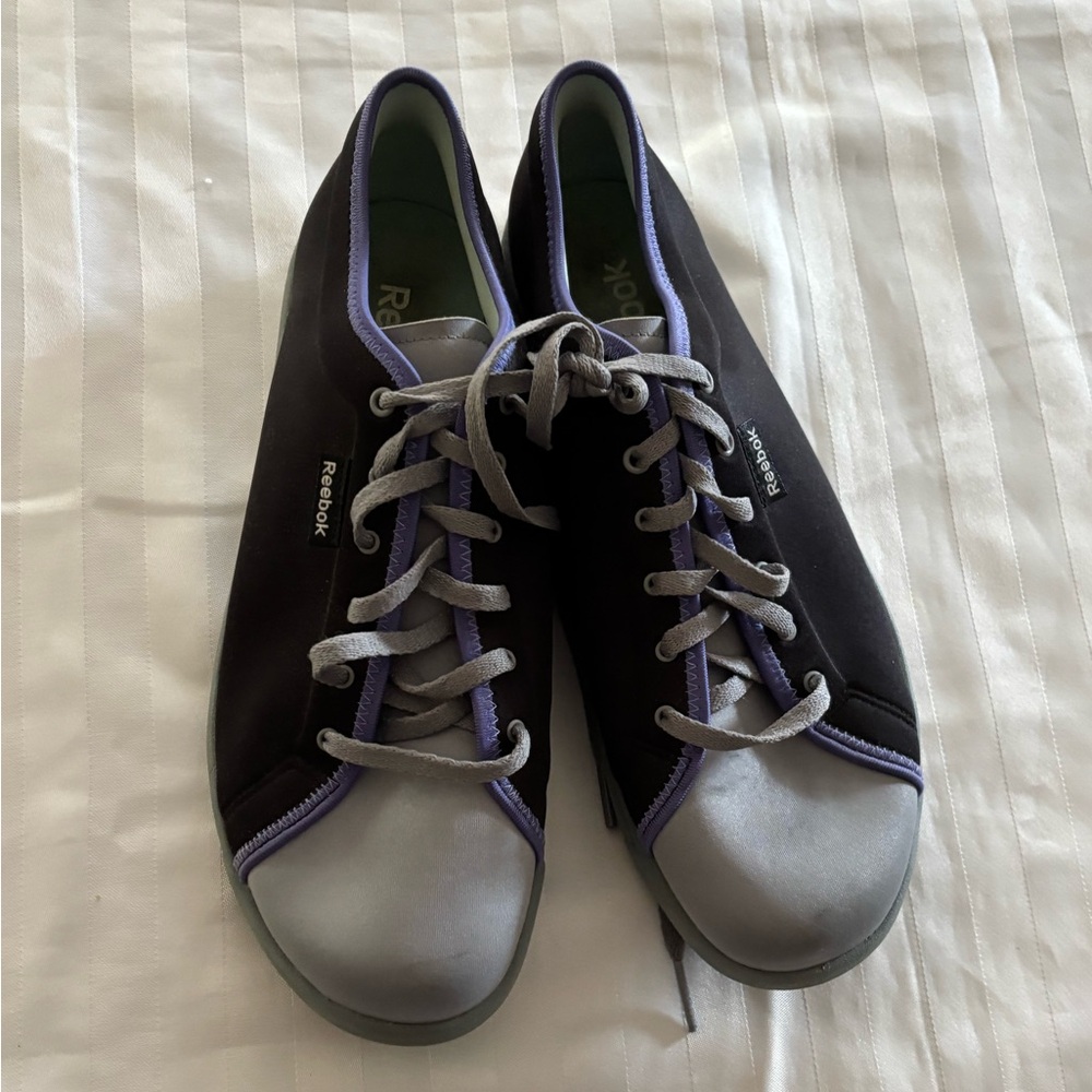 Reebok Womens 8 1/2 Black, Purple and Gray Lace Up Sneakers (Good Condition)